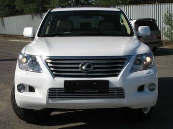 2011 Lexus LX570 Photos