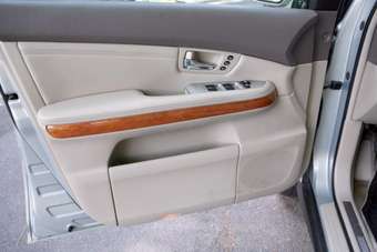 2004 Lexus RX330 Photos