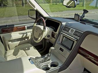 2003 Lincoln Navigator Wallpapers