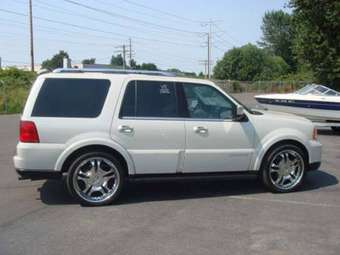 2005 Lincoln Navigator Pictures