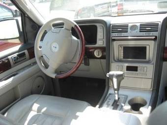 2005 Lincoln Navigator Pictures