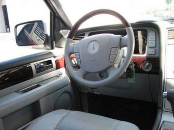 2005 Lincoln Navigator Pictures