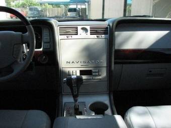 2005 Lincoln Navigator Wallpapers