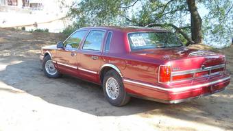 1995 Lincoln Town Car Photos