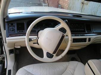 1996 Lincoln Town Car Photos