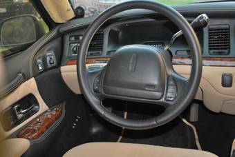 1997 Lincoln Town Car Pictures