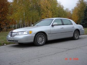 1999 Lincoln Town Car Photos