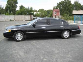 2000 Lincoln Town Car Photos