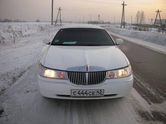 2000 Lincoln Town Car Photos