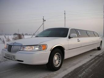 2000 Lincoln Town Car Photos