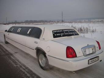 2000 Lincoln Town Car Photos