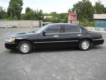 2000 Lincoln Town Car Pics