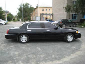 2000 Lincoln Town Car Pictures