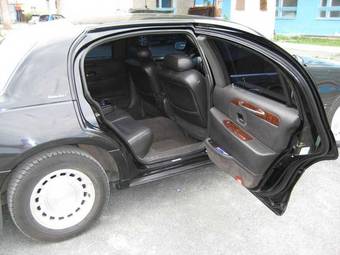 2000 Lincoln Town Car Photos