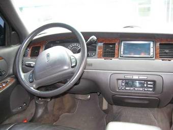 2000 Lincoln Town Car Photos