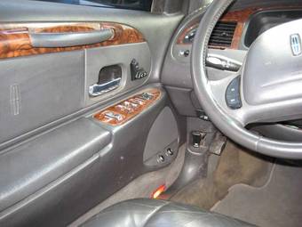 2000 Lincoln Town Car Pictures