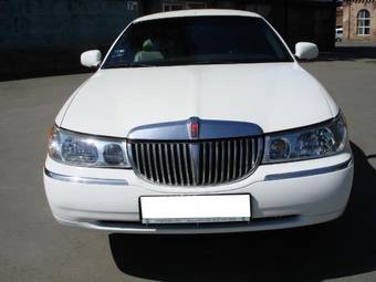 2000 Lincoln Town Car Pictures