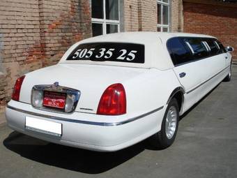 2000 Lincoln Town Car Photos