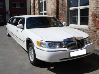 2000 Lincoln Town Car Pictures