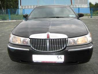 2000 Lincoln Town Car Photos