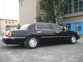 2000 Lincoln Town Car Photos