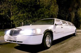 2000 Lincoln Town Car Photos