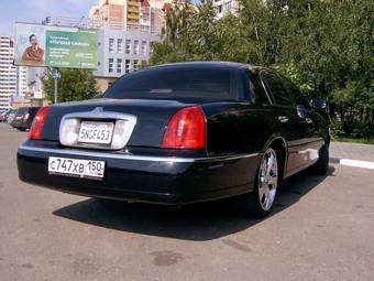 2000 Lincoln Town Car Photos