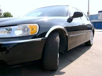 2000 Lincoln Town Car Pictures