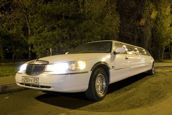 2001 Lincoln Town Car Photos