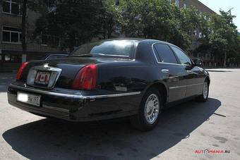 2001 Lincoln Town Car Photos