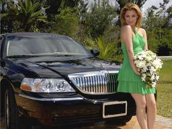 2002 Lincoln Town Car Photos