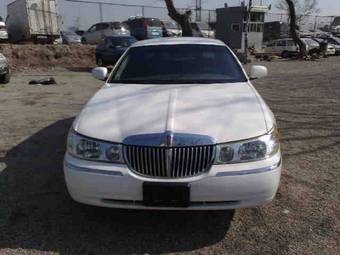 2002 Lincoln Town Car Pictures