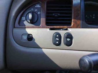2002 Lincoln Town Car Pictures