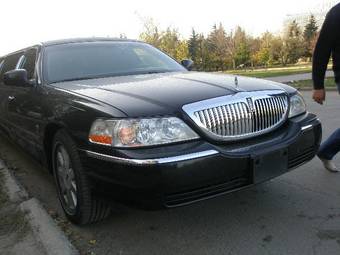 2003 Lincoln Town Car Pics