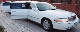 2004 Lincoln Town Car Photos