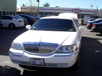 2004 Lincoln Town Car Photos