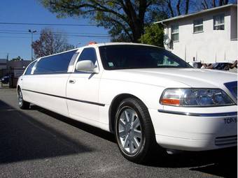 2004 Lincoln Town Car Photos