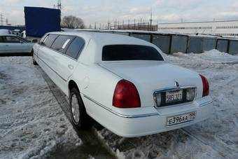 2005 Lincoln Town Car Photos