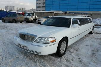 2005 Lincoln Town Car Photos