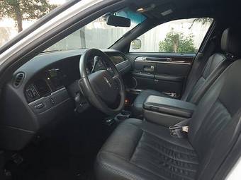 2008 Lincoln Town Car Pictures