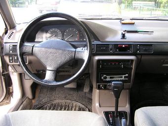 1992 Mazda 323 Images