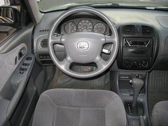 2000 Mazda 323 Pictures