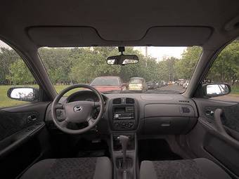 2001 Mazda 323 Pictures