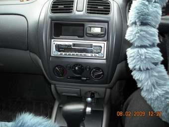 2002 Mazda 323 Pictures