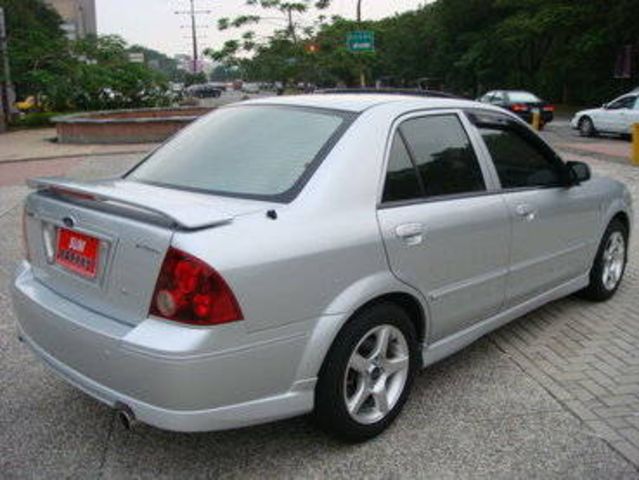 2005 Mazda 323
