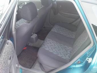2000 Mazda 323F Pictures