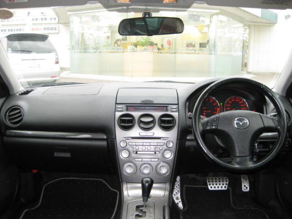 2004 Mazda Atenza