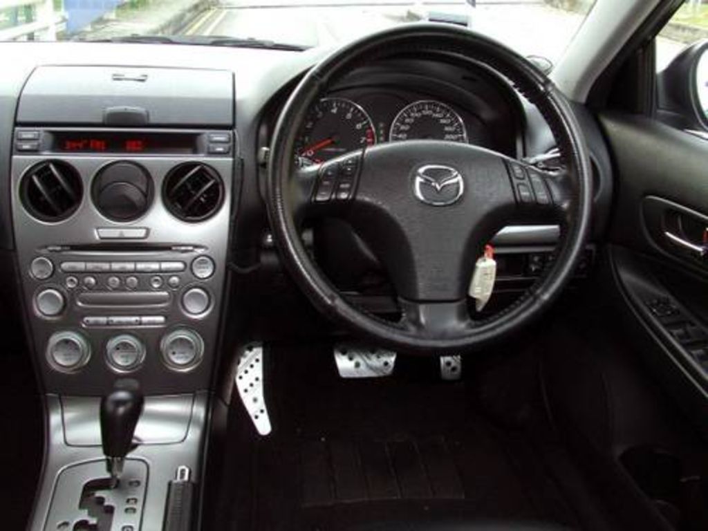 2004 Mazda Atenza