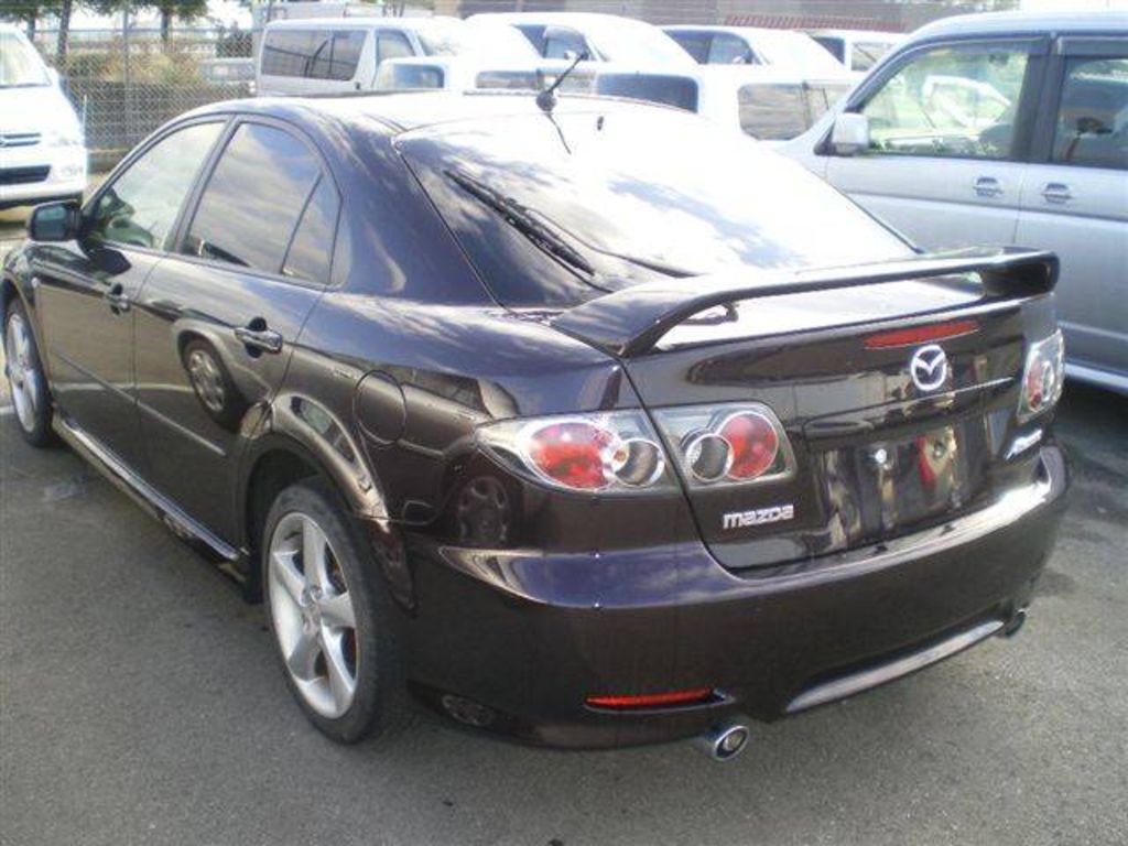 2004 Mazda Atenza