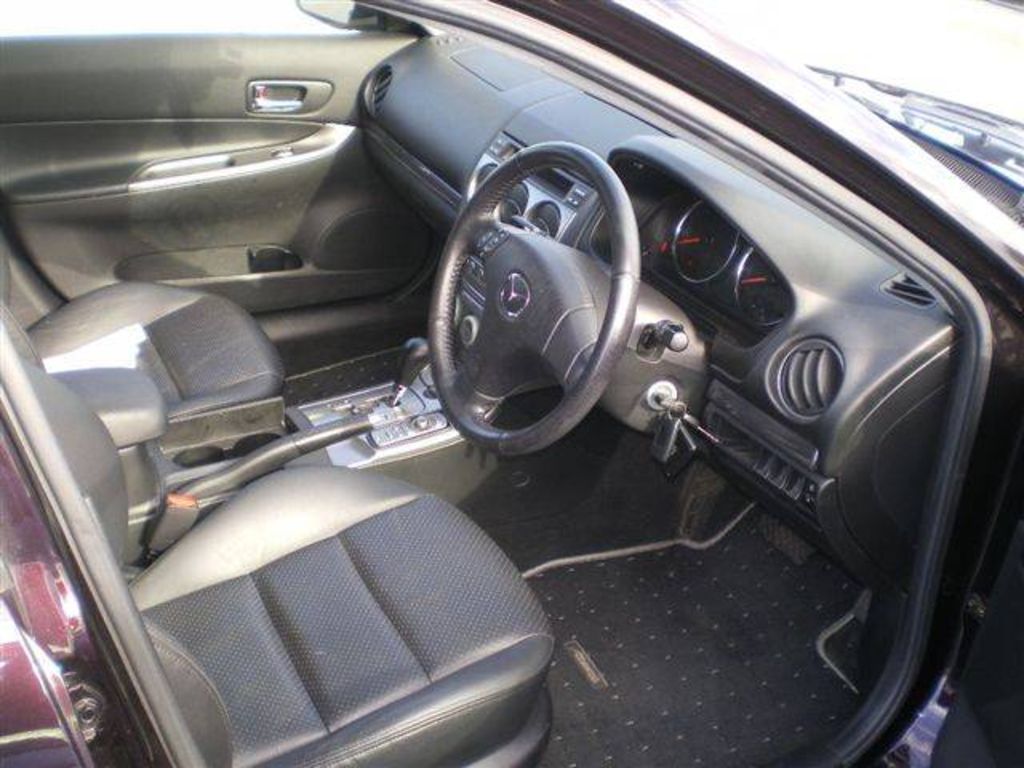 2004 Mazda Atenza